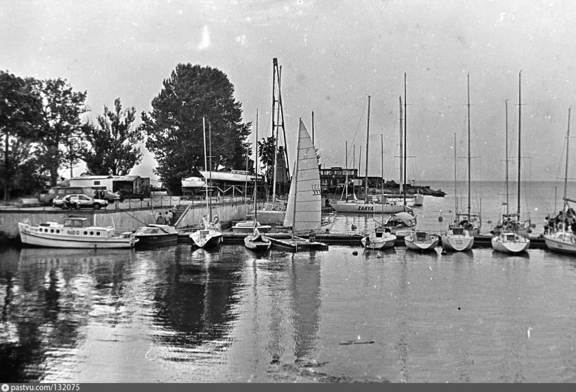 Яхты Стрельна яхт клуб