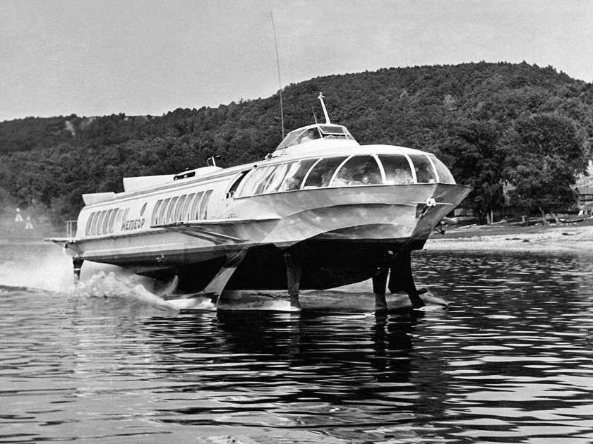 Речной катер Метеор