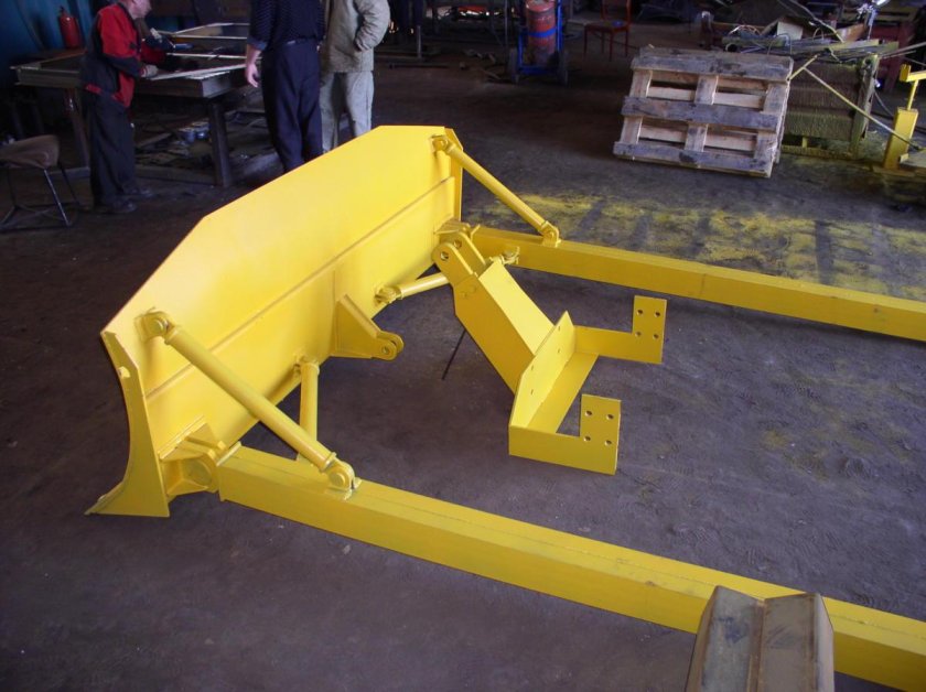 Бульдозерный отвал на ДТ 75