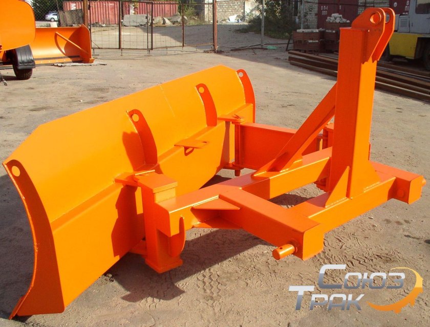 Отвал на Кировец 744