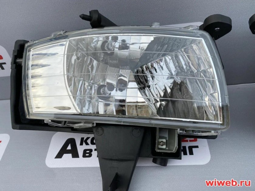 Туманки Тойота Королла 120 HELLA