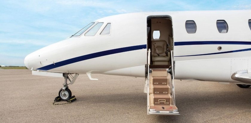 Трап частного самолета