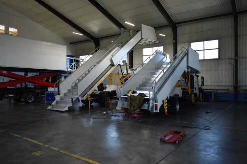 Самоходный пассажирский трап