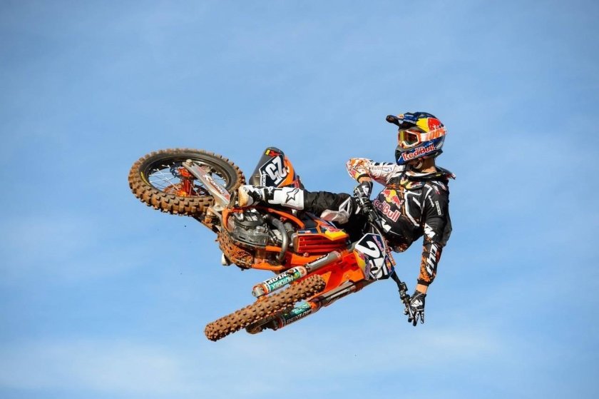 Мотоциклы ред Булл мотокроссовые
