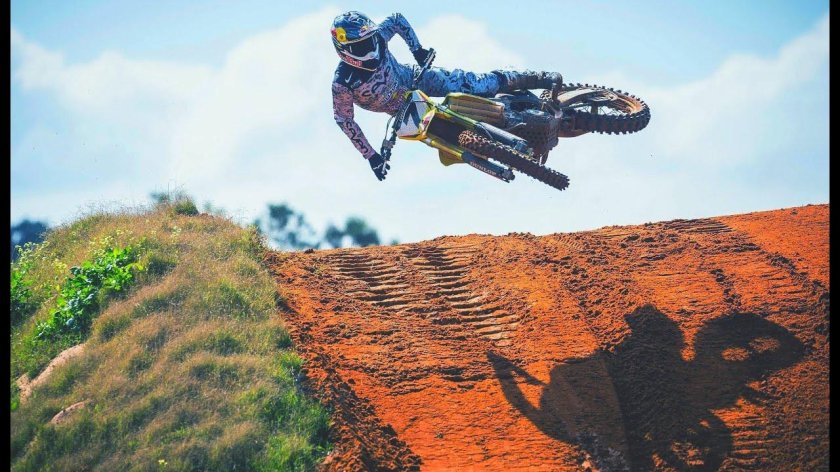 Прыжок на мотоцикле