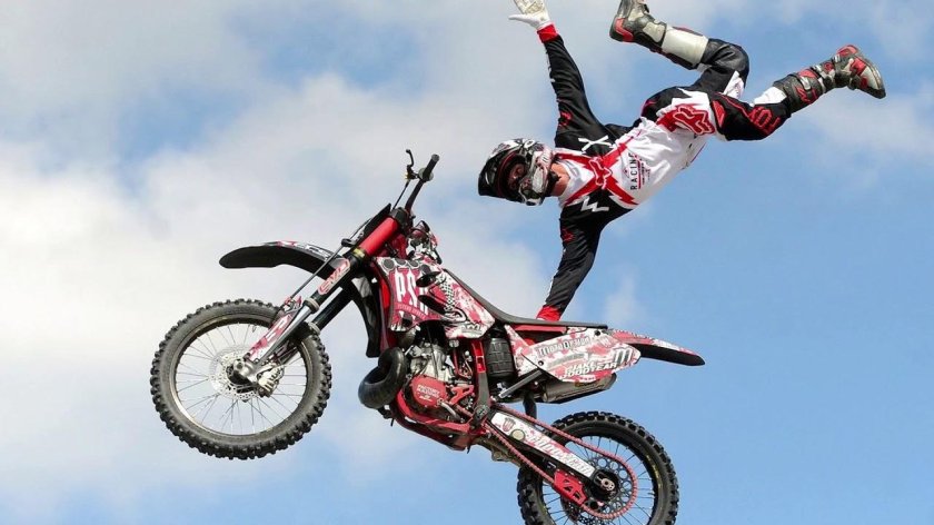 Трюки на мотоциклах