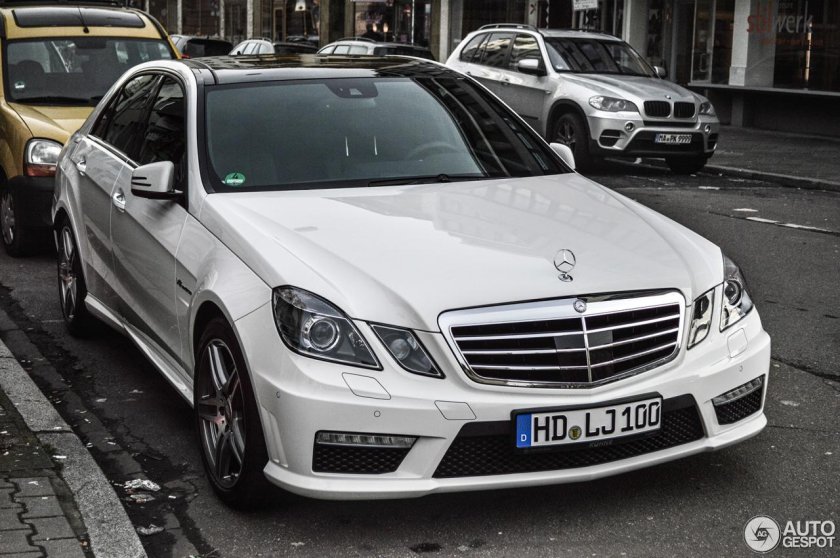 Мерседес Бенц е 212 АМГ