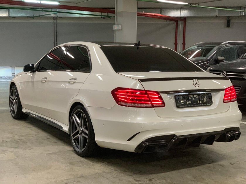 Мерседес е 212 АМГ