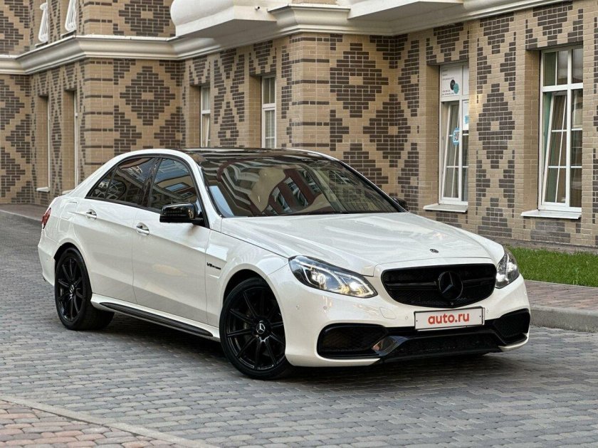 Мерседес-Бенц е63 АМГ 212
