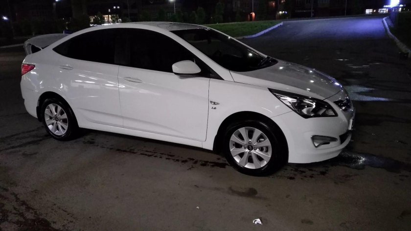 Машина Хендай Солярис белая