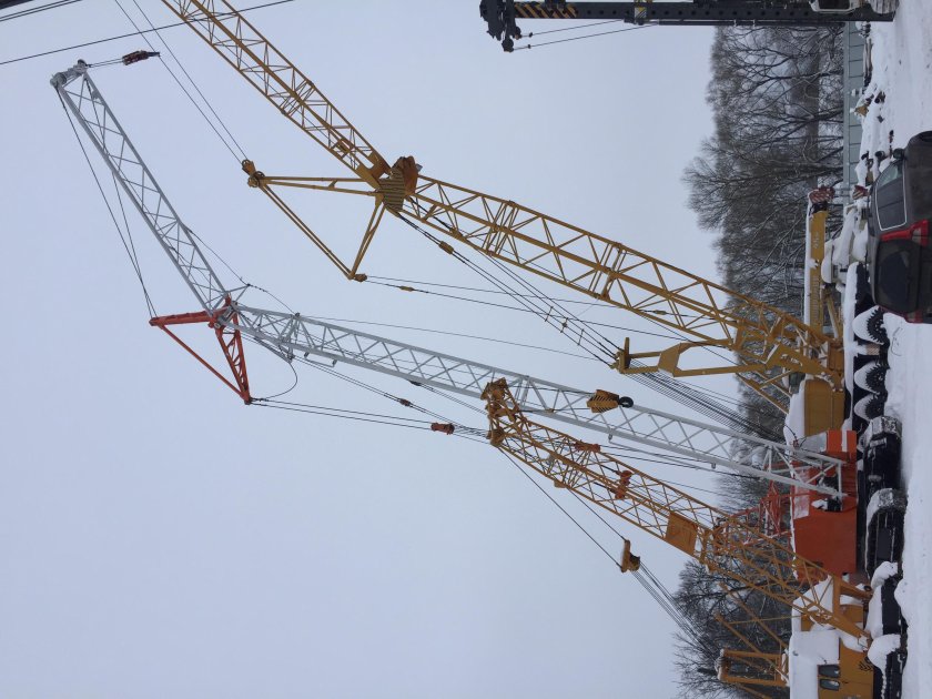 Гусеничный кран СКГ-40/63