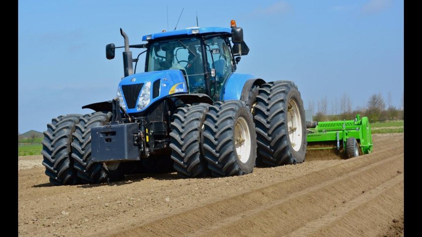 Нью Холланд трактор 8 колесный