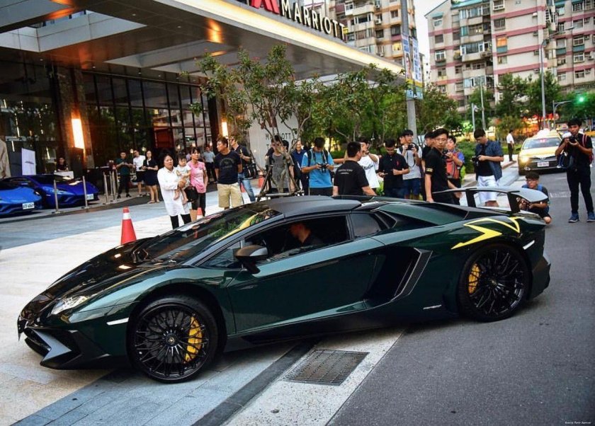 Lamborghini SVJ Roadster Verde Ermes