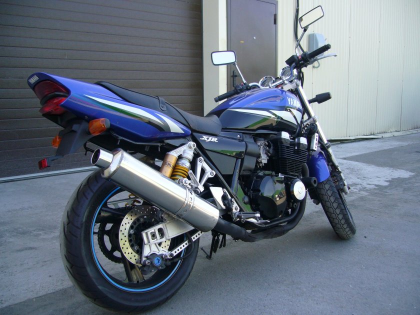 Yamaha XJR 400