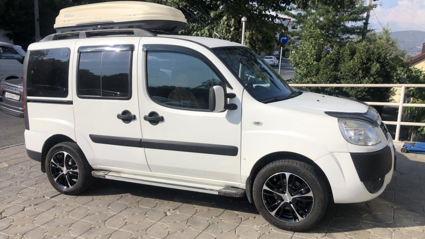 Фиат Добло в яме