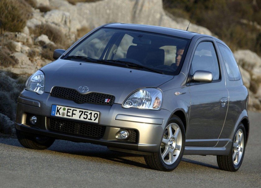 Тойота Ярис 1 поколения