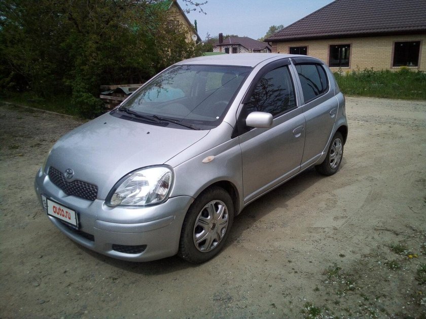 Тойота Ярис 2003 года