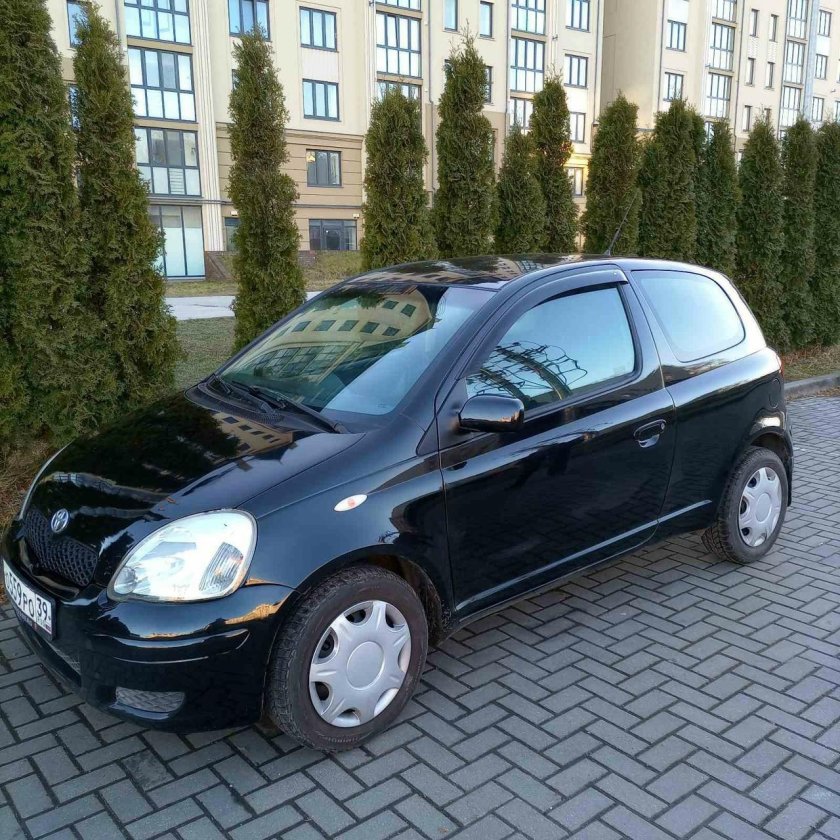 Тойота Ярис 2003 года