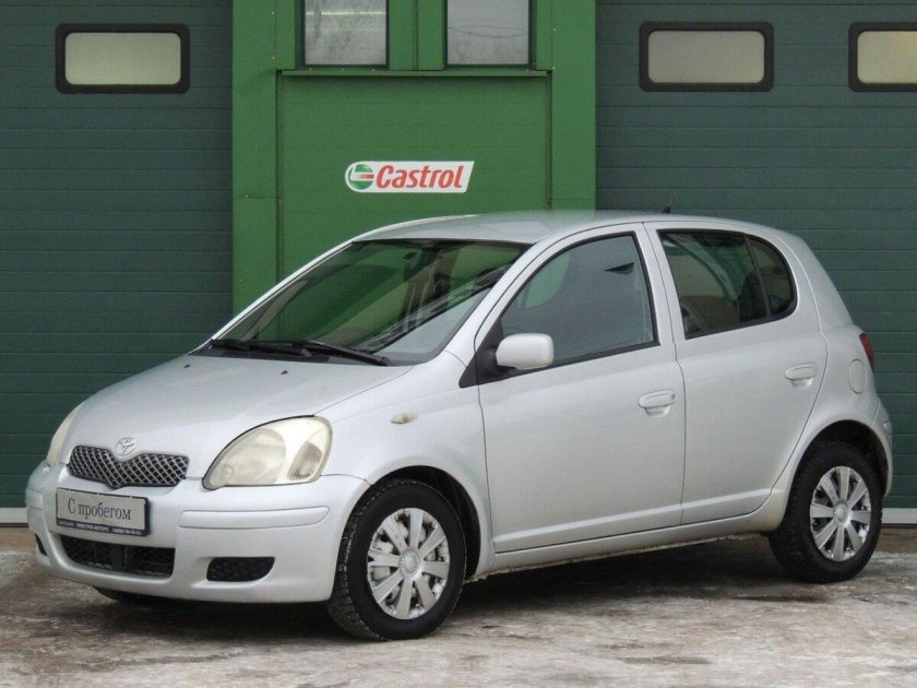 Тойота Ярис 2003 года