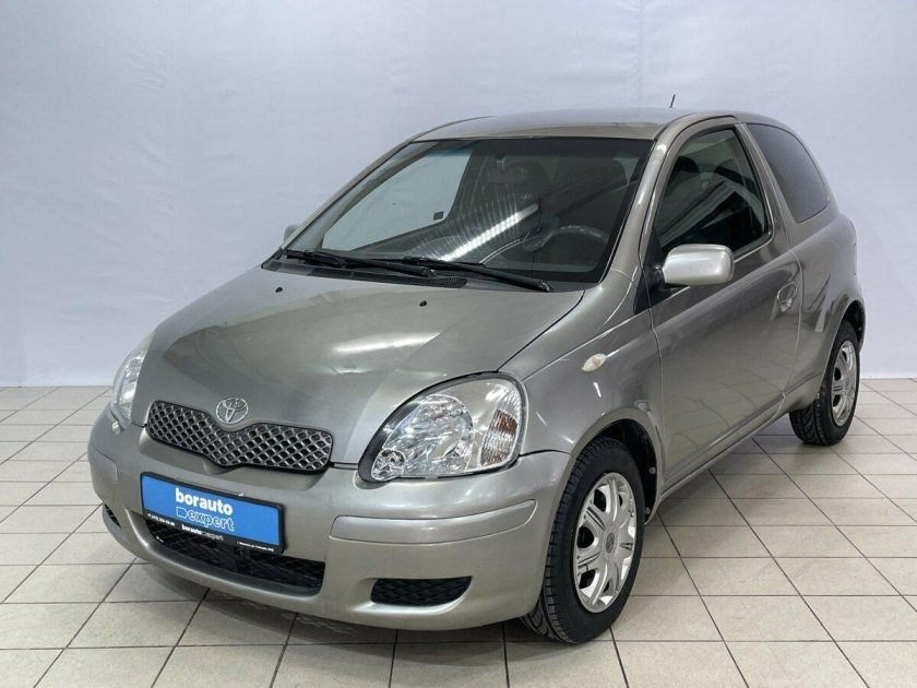 Тойота Ярис 2003 года