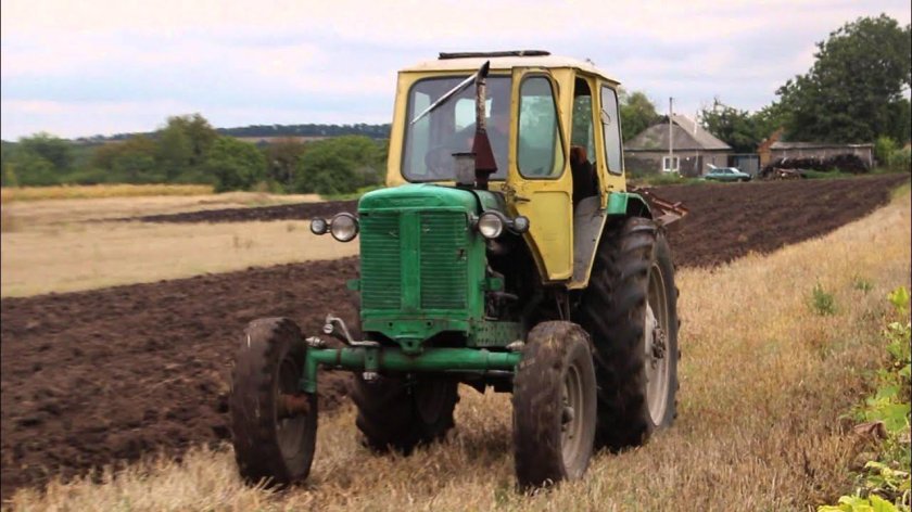 ЮМЗ-6 трактор
