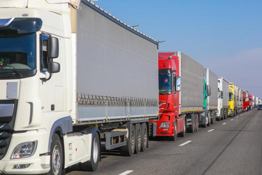 Фуры на границе с Литвой