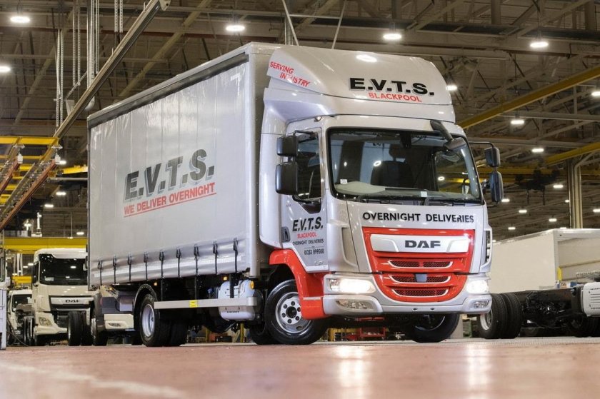 Даф среднетоннажный грузовик