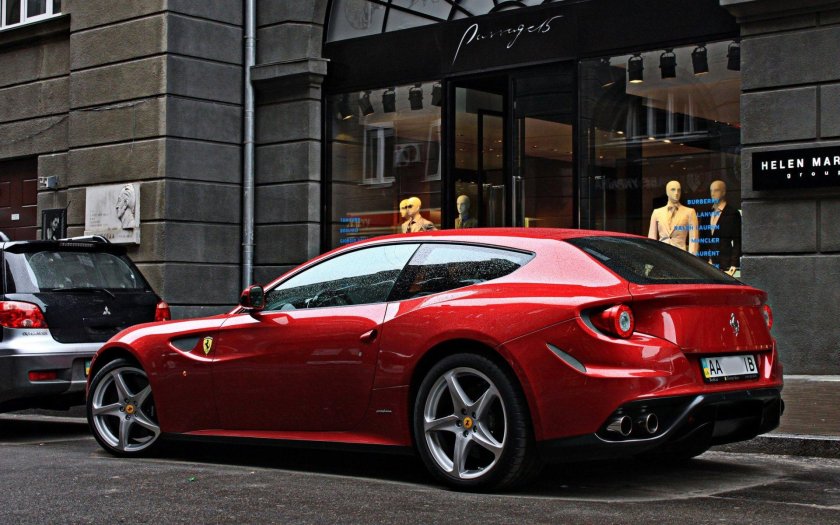 Хэтчбек Ferrari FF