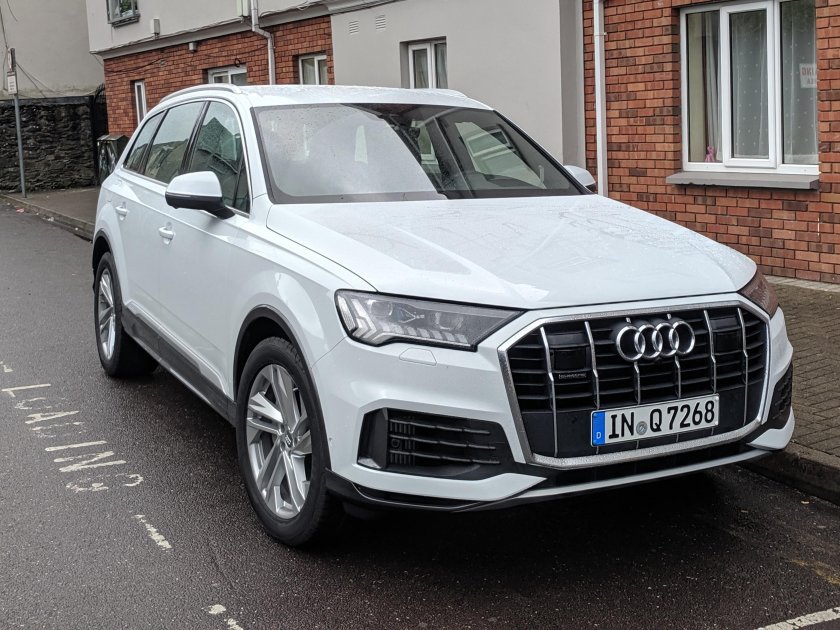 Ауди q7 2020