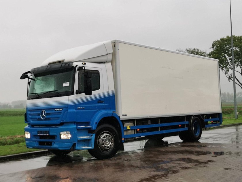 Мерседес 1824