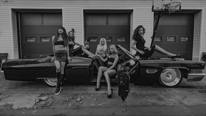 Секси девушки и ретро авто