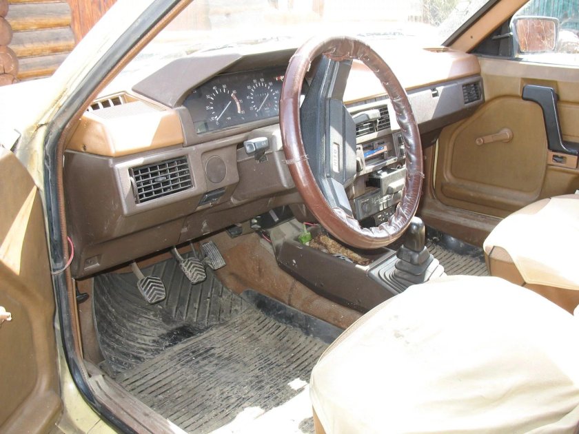 Москвич 2141 бежевый салон