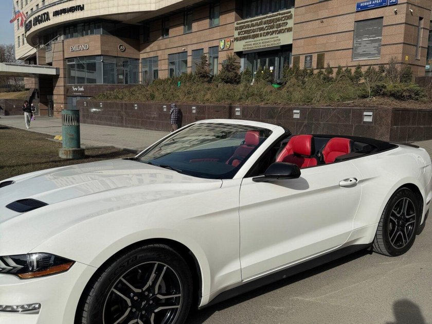 Форд мустанг кабриолет белый