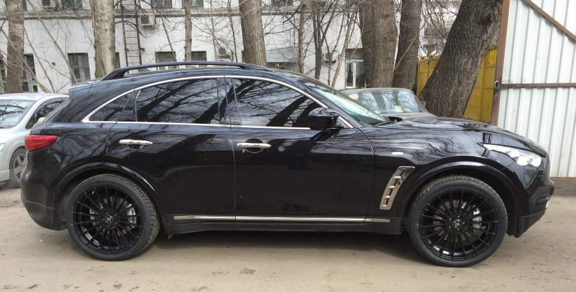 Инфинити ФХ 37 С черными дисками