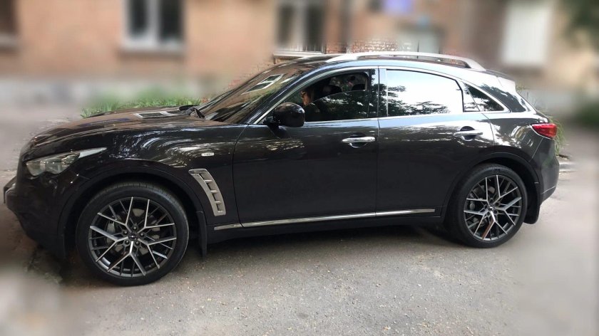 Infiniti fx35 r21