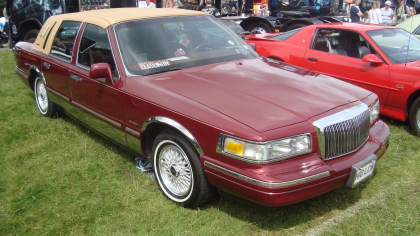 Автомобиль Lincoln Town car 1997