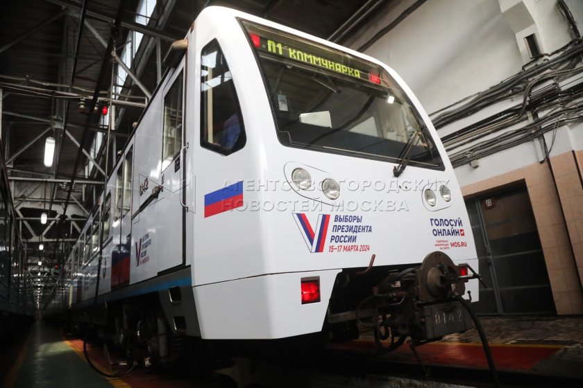 Метро москва поезд