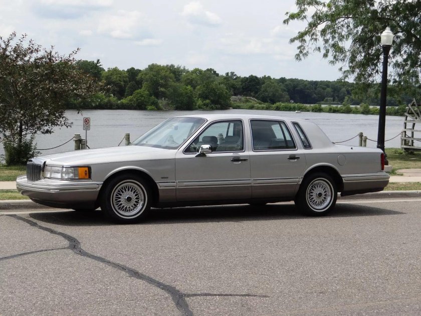 Линкольн таун кар 1992