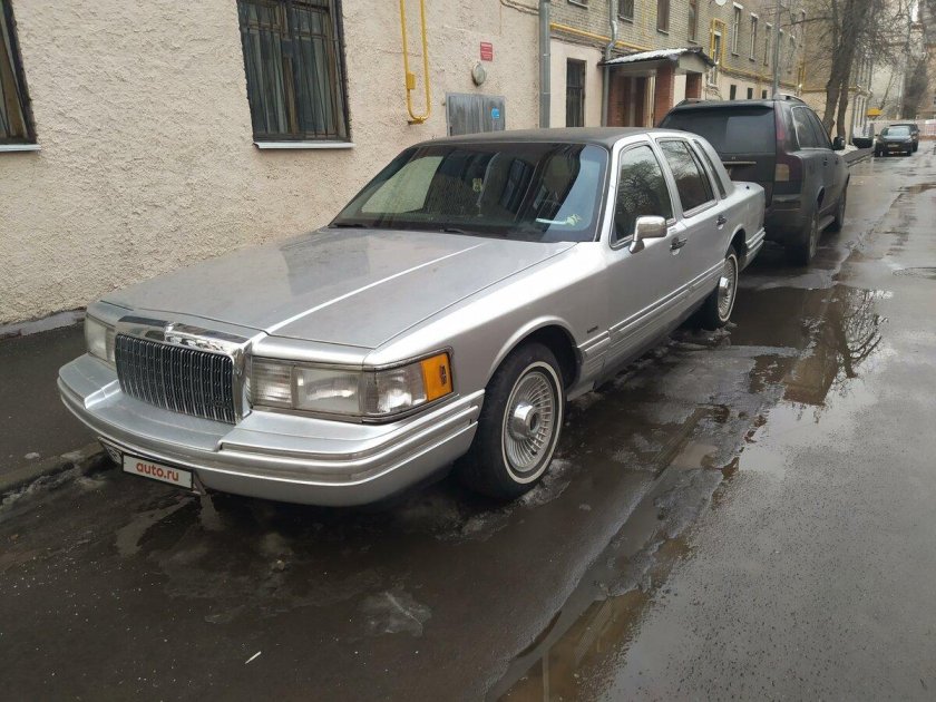 Линкольн таун кар 1993 года