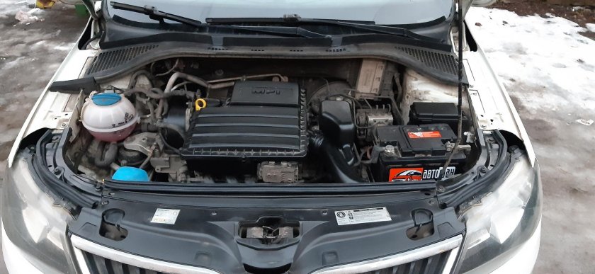 Подкапотное пространство Шкода Рапид