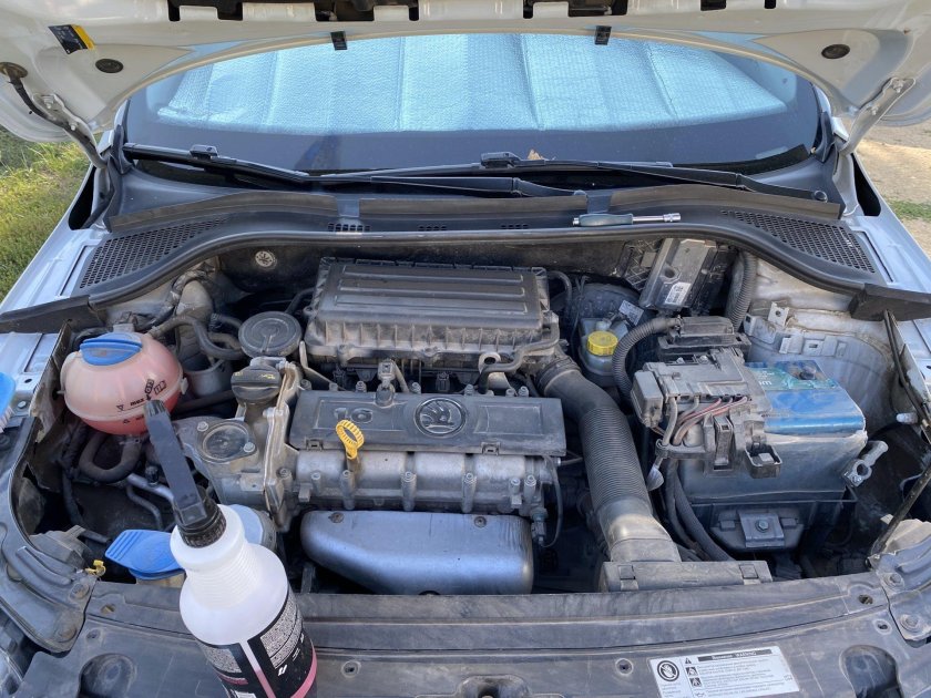 Подкапотка Рапид 1.6