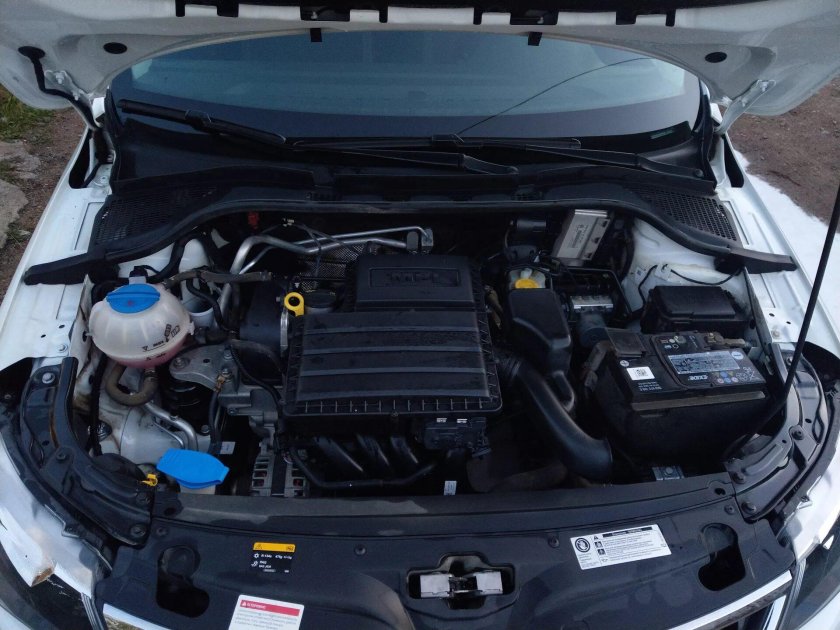 Шкода Рапид подкапотное 1.6