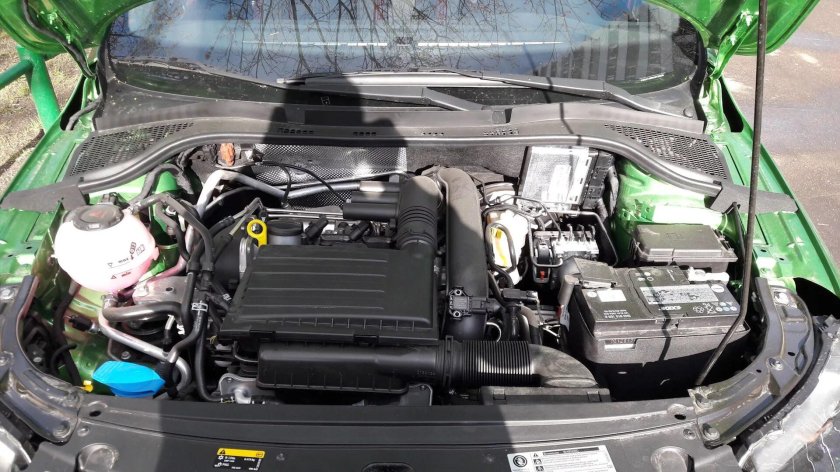 Подкапотное пространство шкода рапид