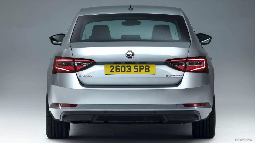 Шкода Суперб 2022 зад