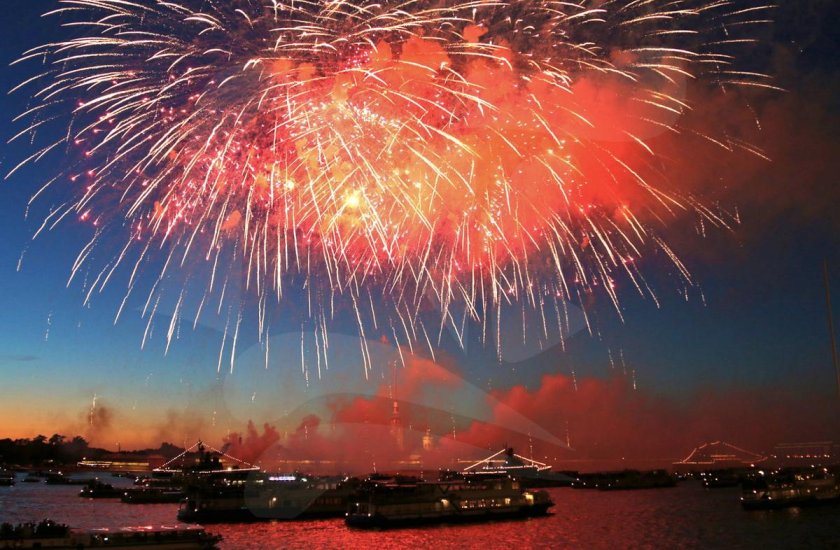 Салют на день военно морского флота в Санкт Петербурге