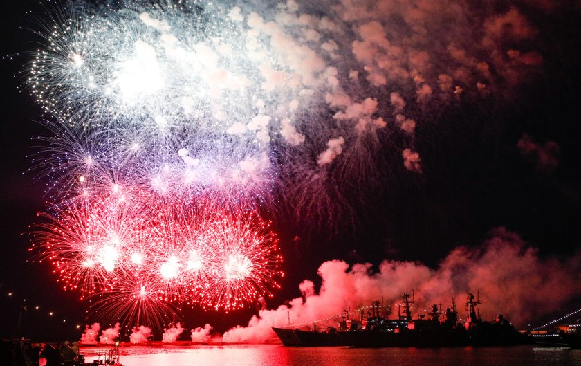 День ВМФ В Санкт-Петербурге салют