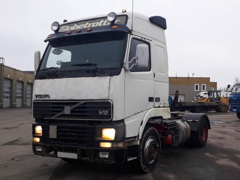 Тягач Вольво 1997 года