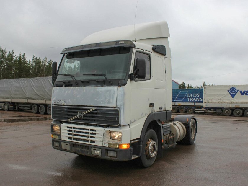Тягач Вольво 1997 года