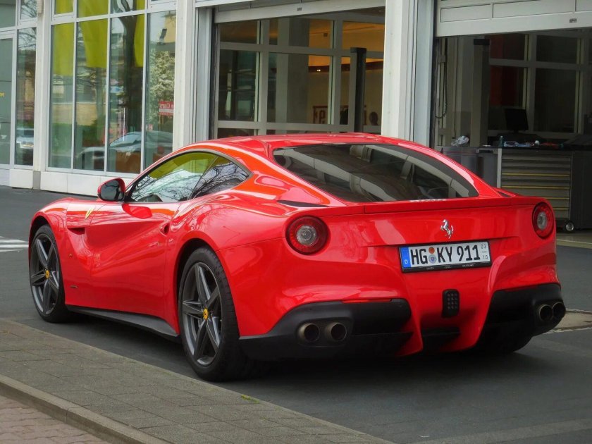 Феррари или Порше 911