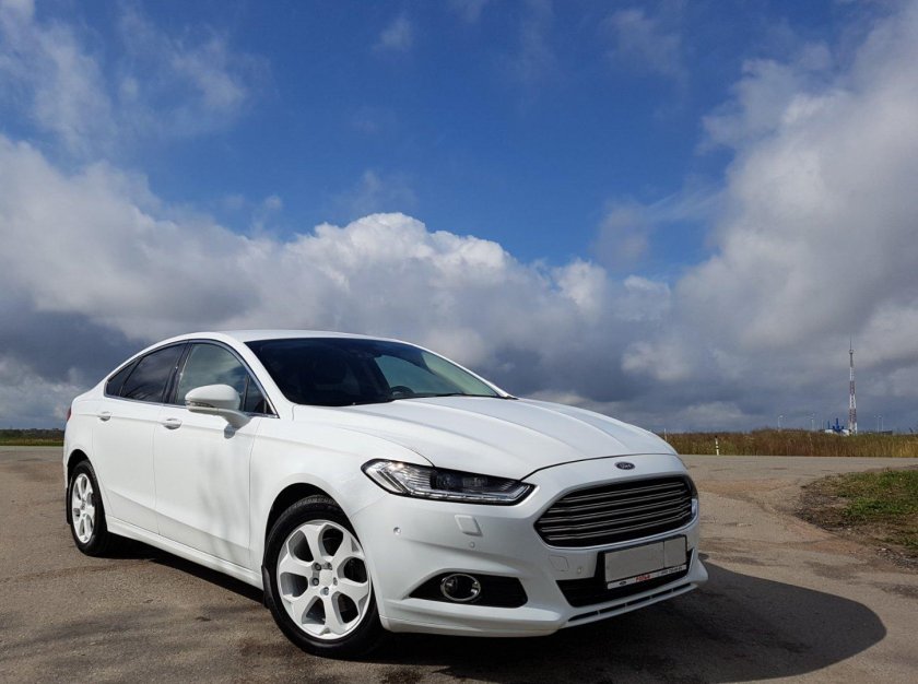 Ford Mondeo 5 белый